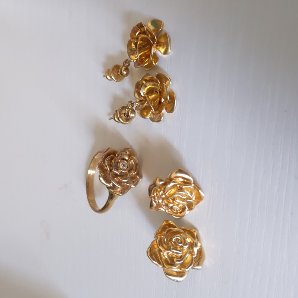 3 Piece Golden Rose Jewelry